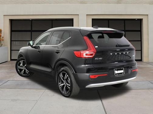 2025 Volvo XC40 B5 Core Bright Theme