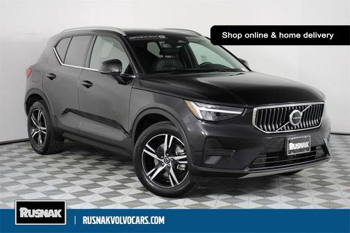 2025 Volvo XC40 B5 Core Bright Theme