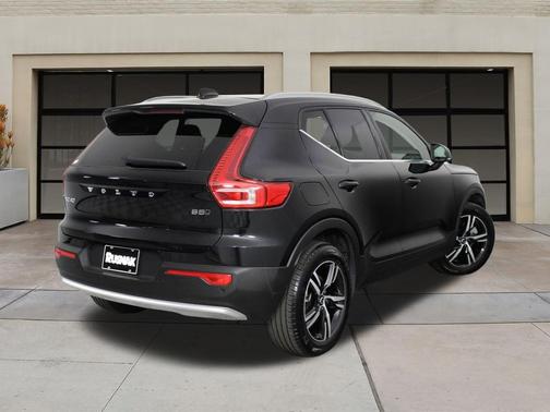 2025 Volvo XC40 B5 Core Bright Theme