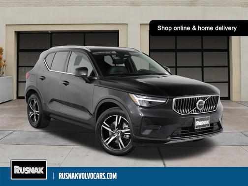 2025 Volvo XC40 B5 Core Bright Theme