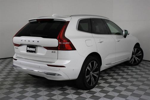 2023 Volvo XC60 B5 Plus Bright Theme