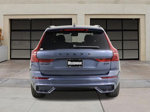 2026 Volvo XC60 B5 Ultra Black Edition