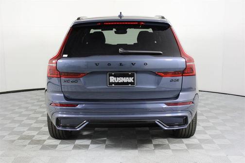 2026 Volvo XC60 B5 Ultra Black Edition