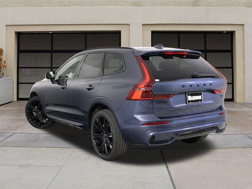 2026 Volvo XC60 B5 Ultra Black Edition