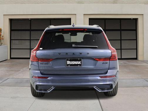 2026 Volvo XC60 B5 Ultra Black Edition