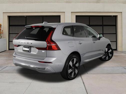 Silver Dawn Metallic 2023 Volvo XC60 Recharge Plug-In Hybrid T8 Plus Bright Theme