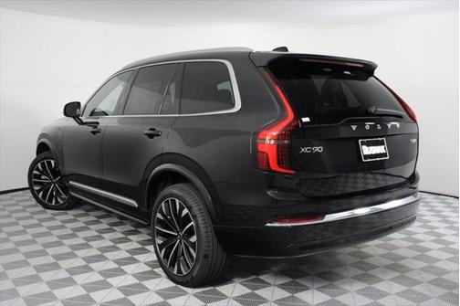 2025 Volvo XC90 Plug-In Hybrid T8 Core 7-Seater