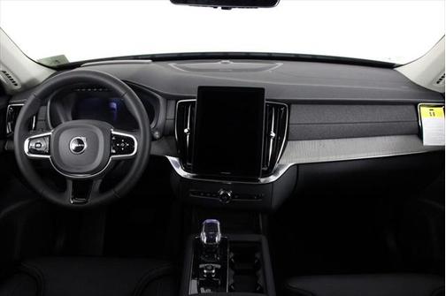 2025 Volvo XC90 B6 Ultra