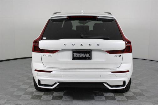 2026 Volvo XC60 B5 Plus