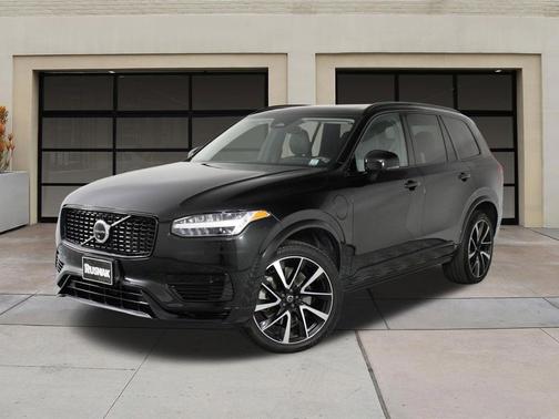 Onyx Black Metallic 2023 Volvo XC90 Recharge Plug-In Hybrid T8 Plus Dark Theme 7-Seater