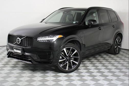 Onyx Black Metallic 2023 Volvo XC90 Recharge Plug-In Hybrid T8 Plus Dark Theme 7-Seater