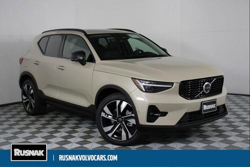 Sand Dune Metallic 2026 Volvo XC40 Ultra, B5 AWD Gas (mild hybrid), Dark