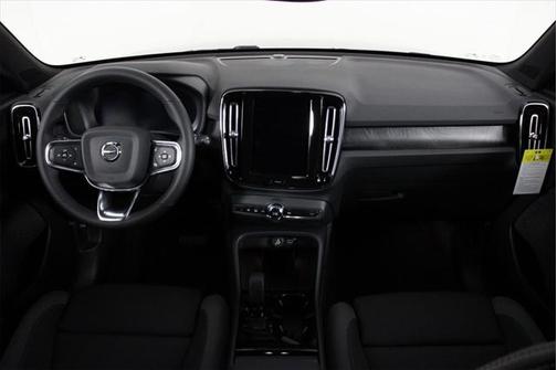 2025 Volvo EX40 Single Motor Extended Range Core