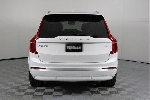 2023 Volvo XC90 Recharge Plug-In Hybrid T8 Core Bright Theme