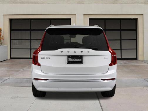 2023 Volvo XC90 Recharge Plug-In Hybrid T8 Core Bright Theme