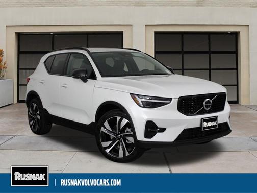 2026 Volvo XC40 B5 Ultra