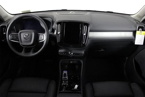 2026 Volvo XC40 B5 Ultra