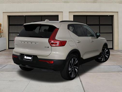 2026 Volvo XC40 Ultra, B5 AWD Gas (mild hybrid), Dark