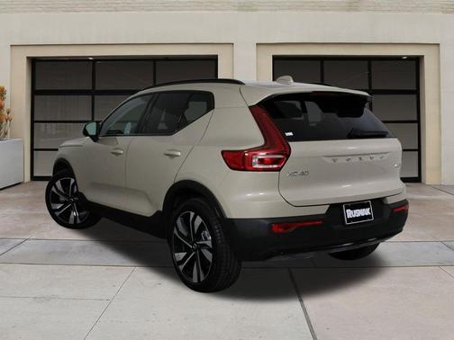 2026 Volvo XC40 Ultra, B5 AWD Gas (mild hybrid), Dark
