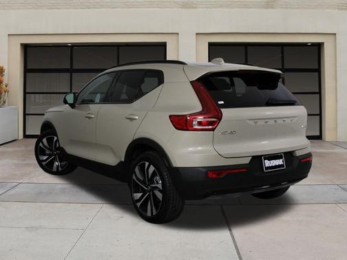 2026 Volvo XC40 Ultra, B5 AWD Gas (mild hybrid), Dark