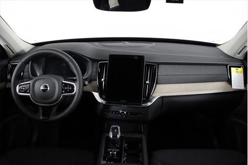 2025 Volvo XC90 B5 Plus 7-Seater