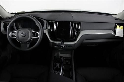2025 Volvo XC60 Plus
