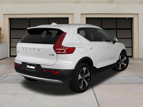 Crystal White Pearl 2025 Volvo XC40 B5 Plus Bright Theme