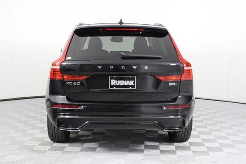 2025 Volvo XC60 B5 Plus
