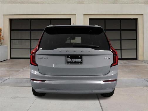 2025 Volvo XC90 B6 Plus 7-Seater