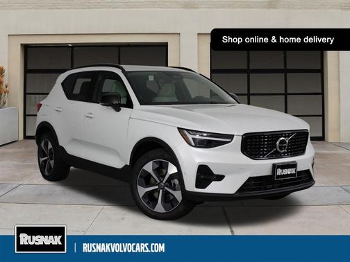 2025 Volvo XC40 B5 Plus Dark Theme