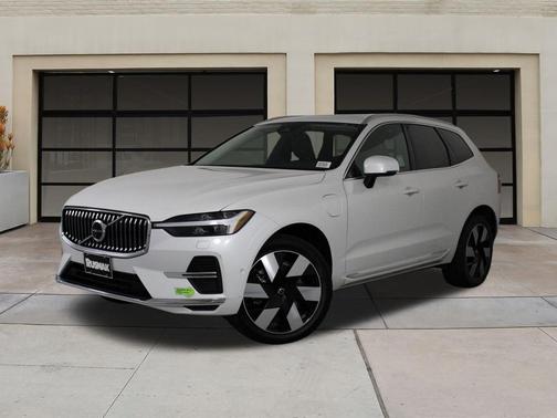 2023 Volvo XC60 Recharge Plug-In Hybrid T8 Plus Bright Theme