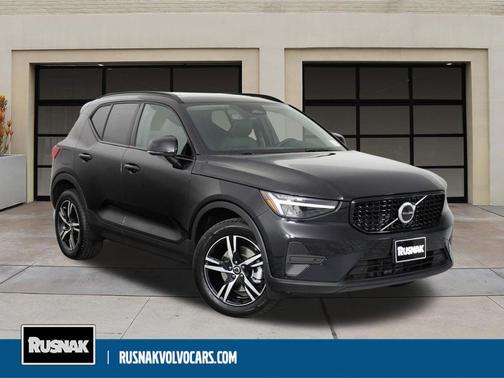 Onyx Black 2026 Volvo XC40 Core, B5 AWD Gas (mild hybrid), Dark