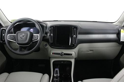 2026 Volvo XC40 B5 Ultra