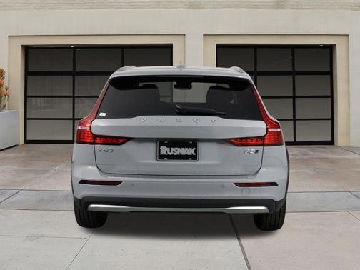 2026 Volvo V60 Cross Country B5 Ultra