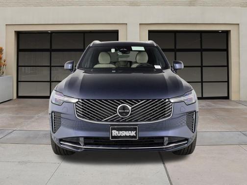 2025 Volvo XC90 B5 Plus 7-Seater