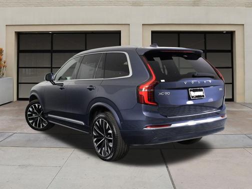 2025 Volvo XC90 B5 Plus 7-Seater
