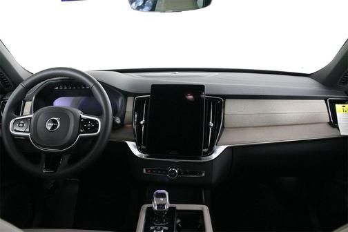 2025 Volvo XC90 B5 Plus 7-Seater