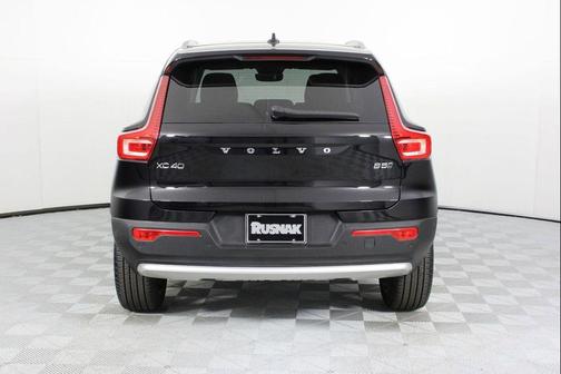 Onyx Black Metallic 2023 Volvo XC40 B5 Ultimate Bright Theme