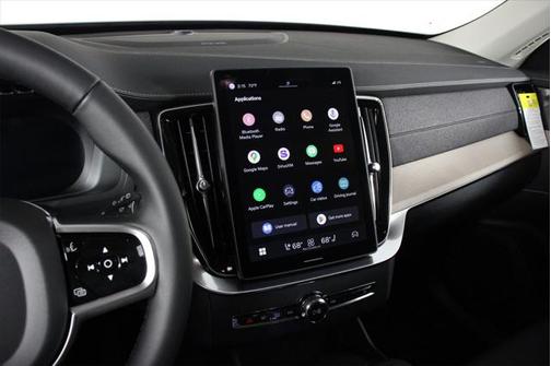 2025 Volvo XC90 B6 Plus 7-Seater