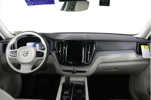2025 Volvo XC60 Plug-In Hybrid T8 Plus