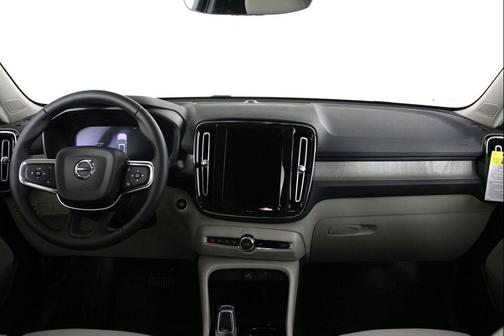 2026 Volvo XC40 Plus, B5 AWD Gas (mild hybrid), Dark