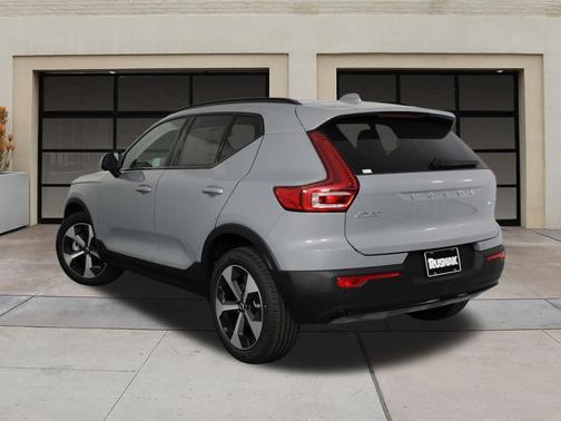 2026 Volvo XC40 Plus, B5 AWD Gas (mild hybrid), Dark