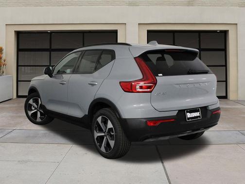 2026 Volvo XC40 Plus, B5 AWD Gas (mild hybrid), Dark