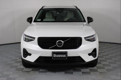 Crystal White 2026 Volvo XC40 Plus, B5 AWD Gas (mild hybrid), Dark