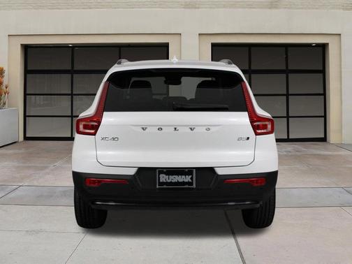 Crystal White 2026 Volvo XC40 Plus, B5 AWD Gas (mild hybrid), Dark