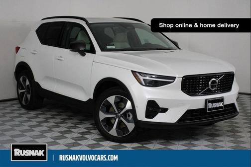Crystal White 2026 Volvo XC40 Plus, B5 AWD Gas (mild hybrid), Dark