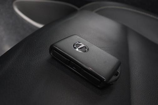 Photo 5 of 32 of 2019 Volvo XC40 T5 Momentum