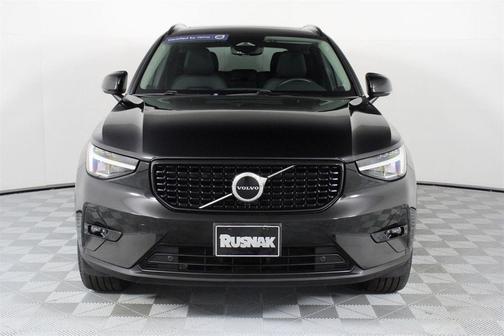 2023 Volvo XC40 B4 Plus Dark Theme
