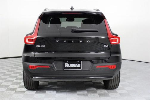 2023 Volvo XC40 B4 Plus Dark Theme