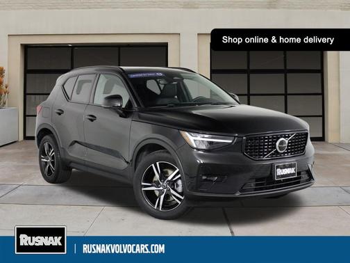 2023 Volvo XC40 B4 Plus Dark Theme